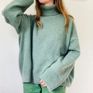 H&M Oversized Mock turtleneck Sweater Size XS extra small Sage Green Wool Blend